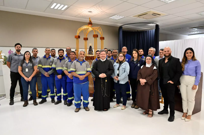 Santuario de Aparecida apresenta novos mantos e trono de Nossa Senhora 3