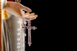 “Rezem o Rosário todos os dias, para alcançar a paz no mundo” 2 4 3 700x467 1