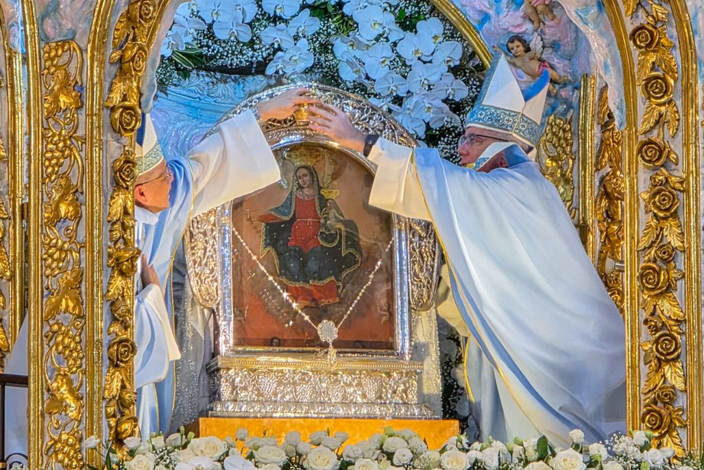 Imagem de Nossa Senhora do Rosário recebe Coroação Pontifícia nas Filipinas 2 Imagem de Nossa Senhora do Rosario recebe Coroacao Pontificia nas Filipinas