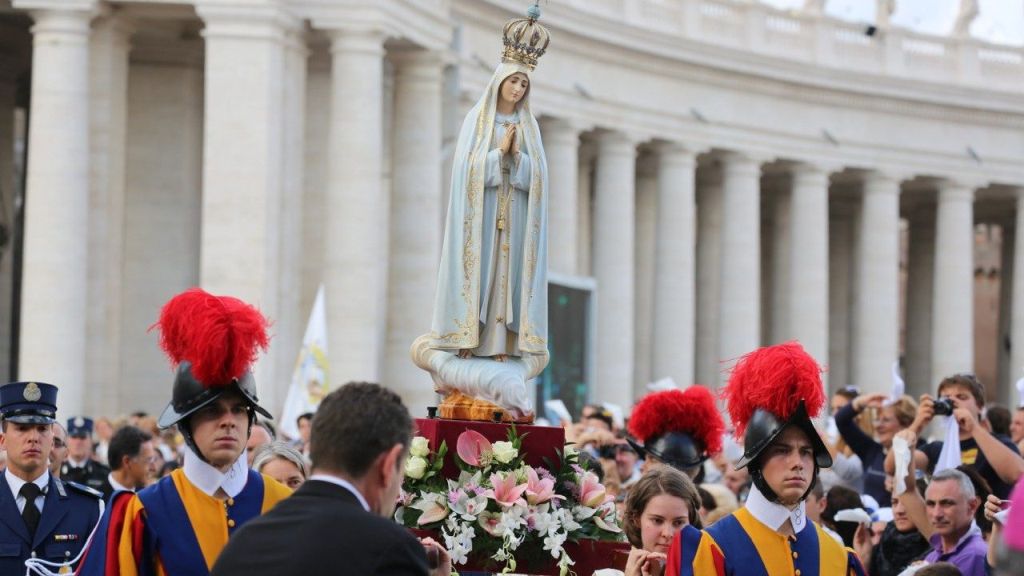 Imagem original de Nossa Senhora de Fatima viaja para Roma pela quarta vez