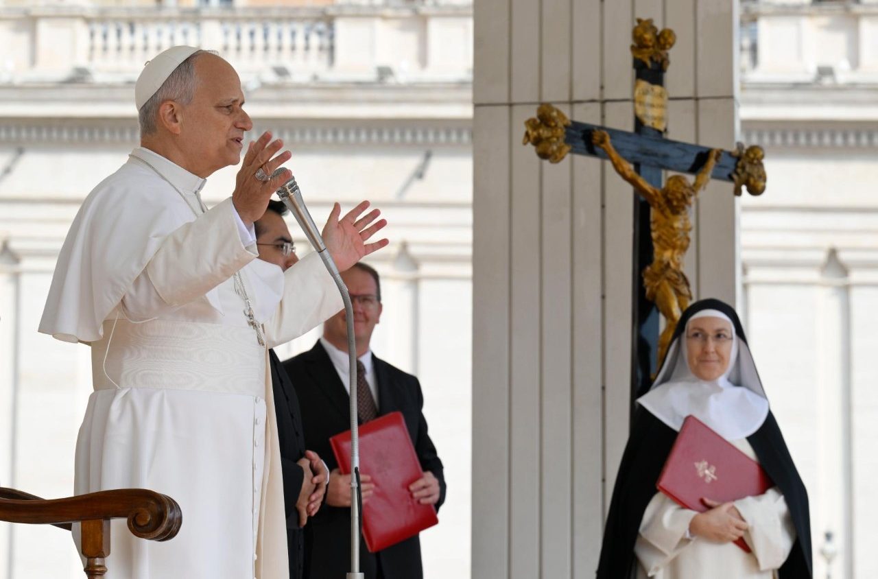 Livro publicado pela Editora Vaticana reune escritos e meditacoes do Papa Leao XIV 5