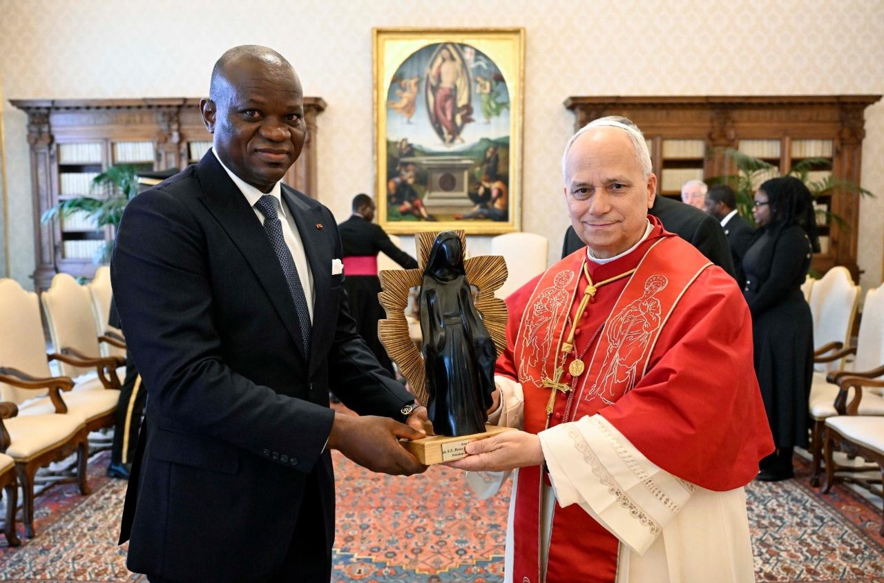 Papa Leao XIV recebe visita dos presidentes de Fiji e do Gabao 2