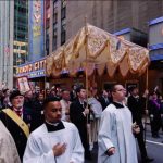 Procissão Eucarística é realizada pela sexta vez na Times Square 1 Procissao Eucaristica e realizada pela sexta vez na Times Square 1