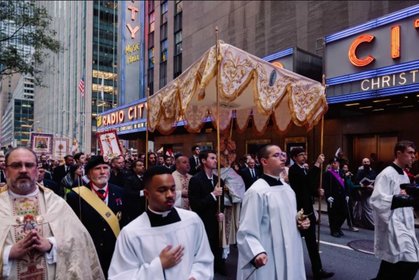 Procissão Eucarística é realizada pela sexta vez na Times Square 2 Procissao Eucaristica e realizada pela sexta vez na Times Square 1