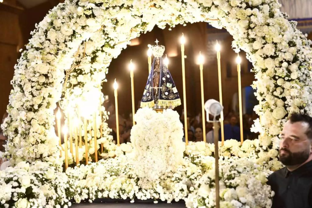 Santuario Nacional de Aparecida recebe quase meio milhao de devotos durante festa da Padroeira