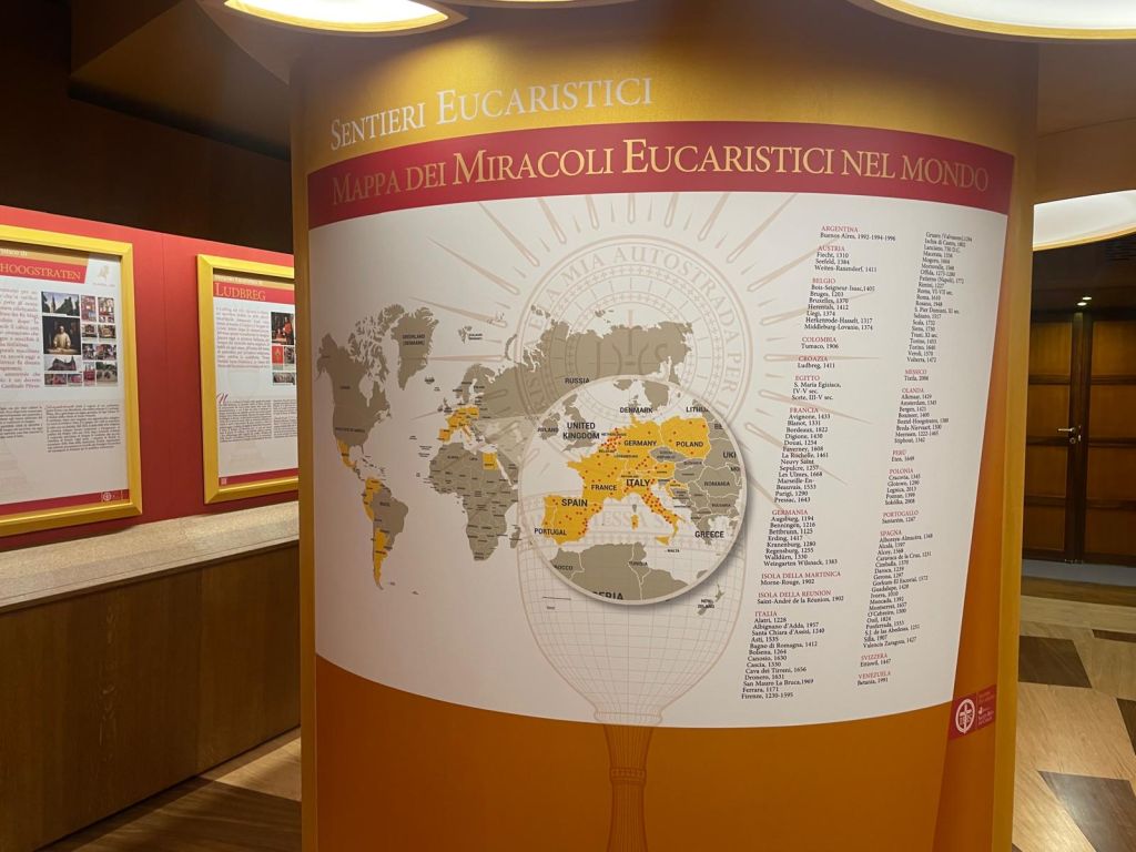 Exposicao sobre Sao Carlo Acutis na Basilica de Santa Rita em Cassia 3