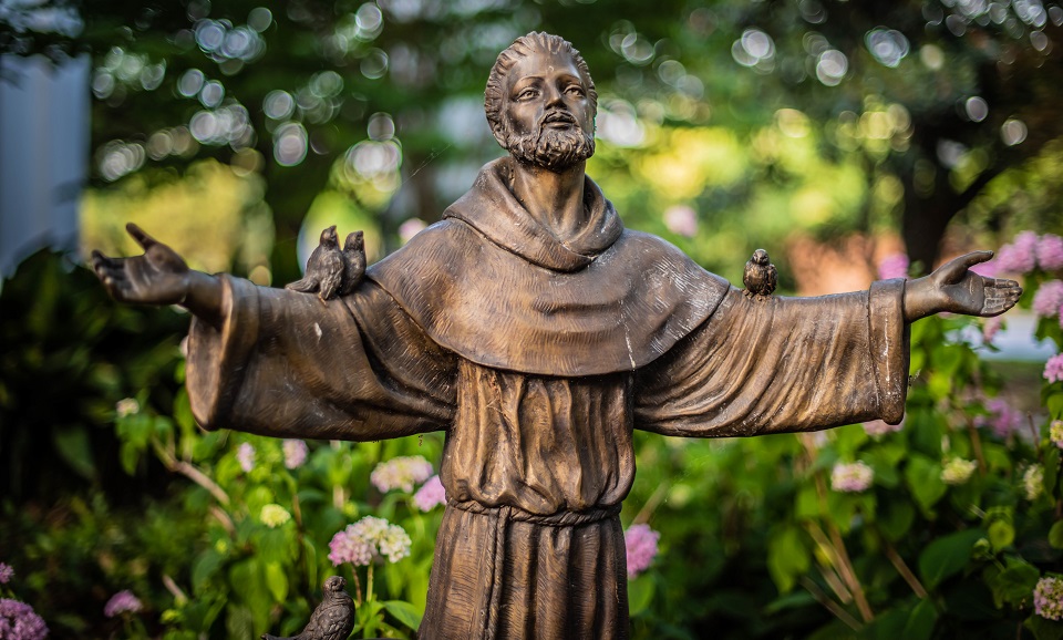 Mais de 150 mil fieis aguardam para venerar as reliquias de Sao Francisco de Assis