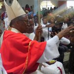 Mais de 300 fieis sao crismados em Paroquia de Mocambique 1