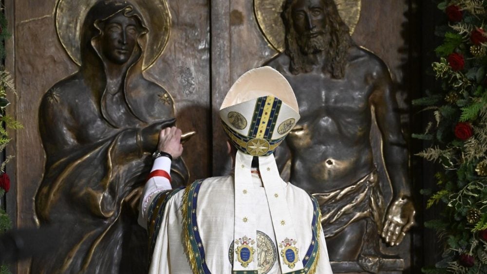 Cardeal Makrickas fecha a Porta Santa da Basílica Papal de Santa Maria Maior 2 Cardeal Makrickas fecha a Porta Santa da Basilica Papal de Santa Maria Maior 1