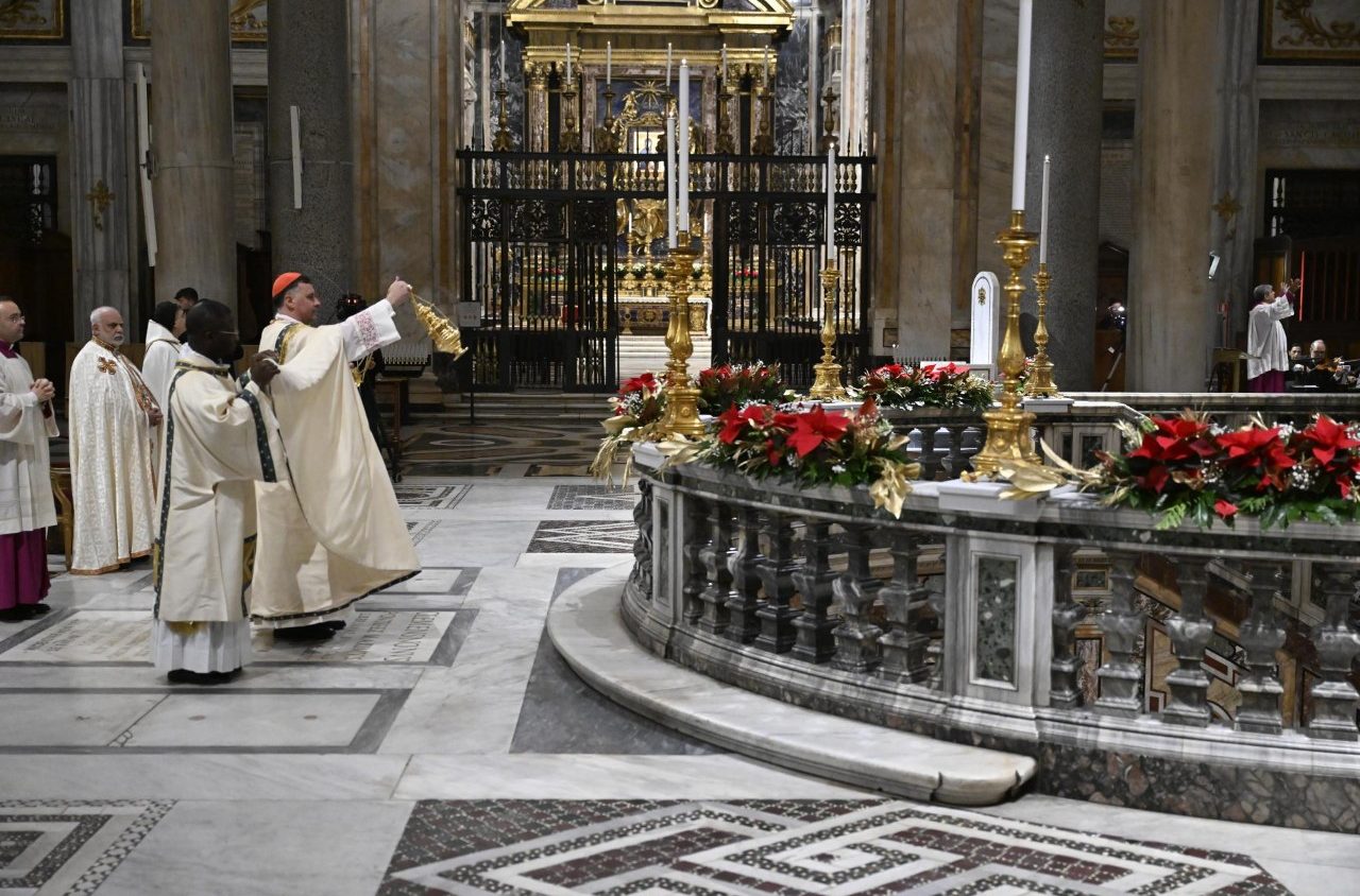 Cardeal Makrickas fecha a Porta Santa da Basílica Papal de Santa Maria Maior 4 Cardeal Makrickas fecha a Porta Santa da Basilica Papal de Santa Maria Maior 3