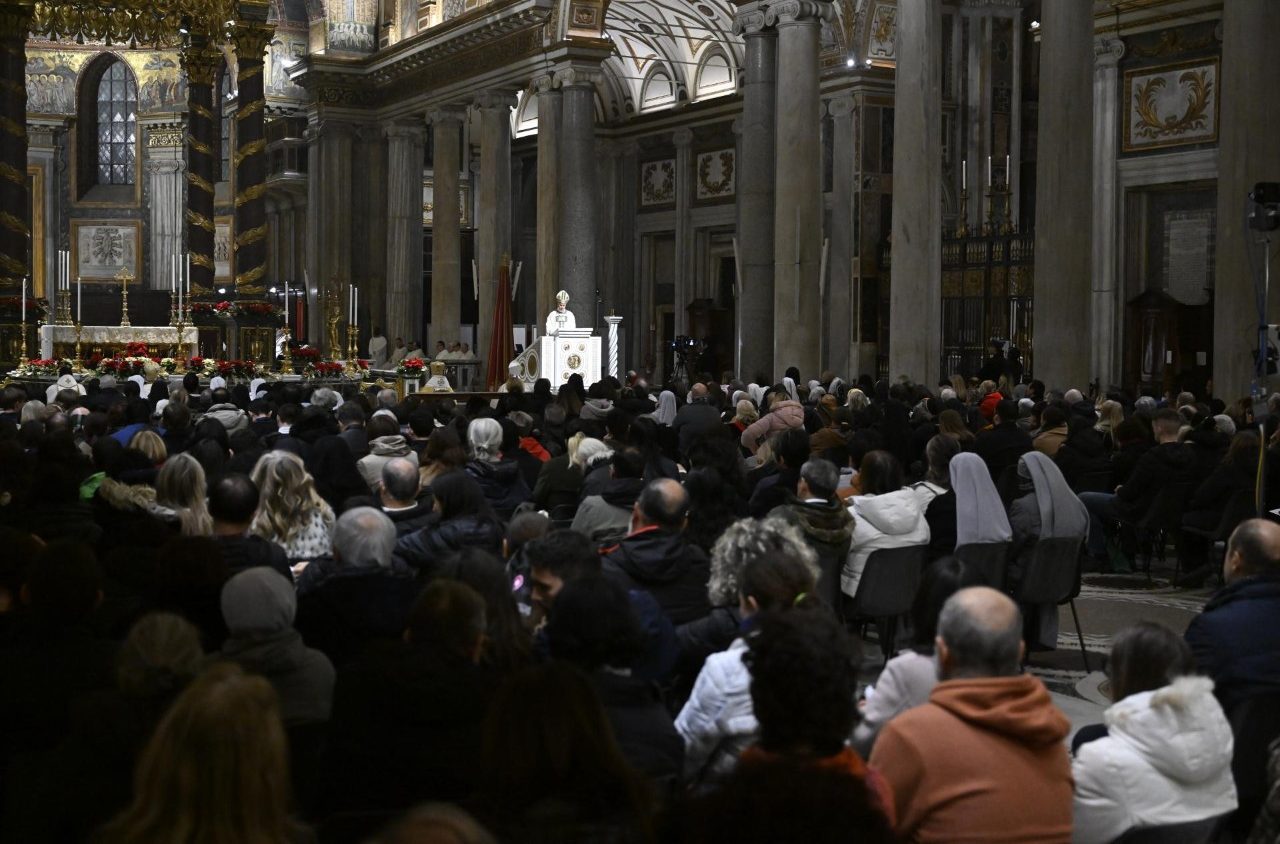Cardeal Makrickas fecha a Porta Santa da Basílica Papal de Santa Maria Maior 5 Cardeal Makrickas fecha a Porta Santa da Basilica Papal de Santa Maria Maior 4