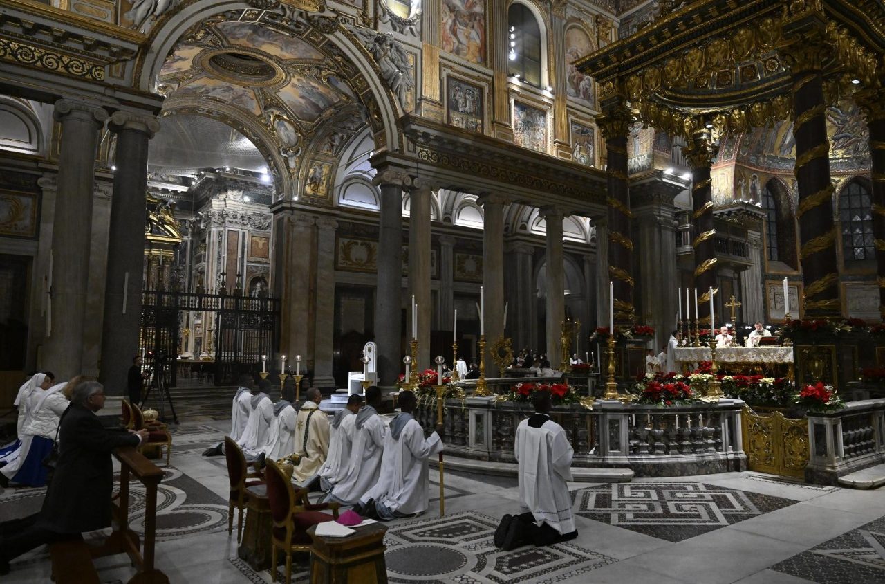 Cardeal Makrickas fecha a Porta Santa da Basílica Papal de Santa Maria Maior 6 Cardeal Makrickas fecha a Porta Santa da Basilica Papal de Santa Maria Maior 5