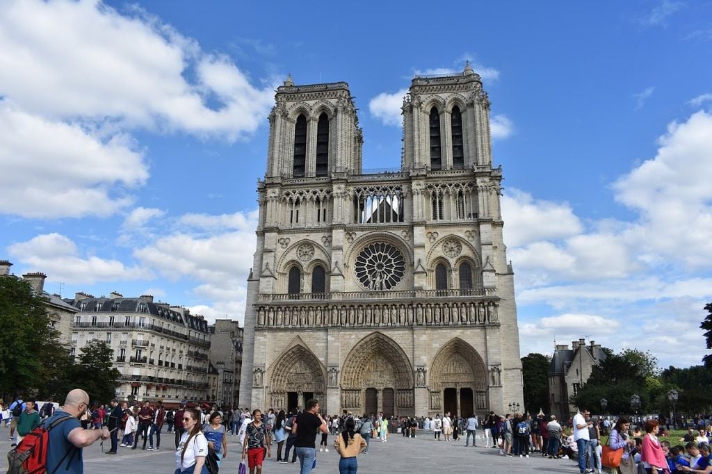 Catedral Notre Dame de Paris recebe mais visitantes que o Louvre e a Torre Eiffel