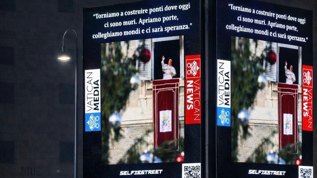 Mensagens do Papa serão projetadas em telões próximos ao Vaticano 2 Mensagens do Papa serao projetadas em teloes proximos ao Vaticano