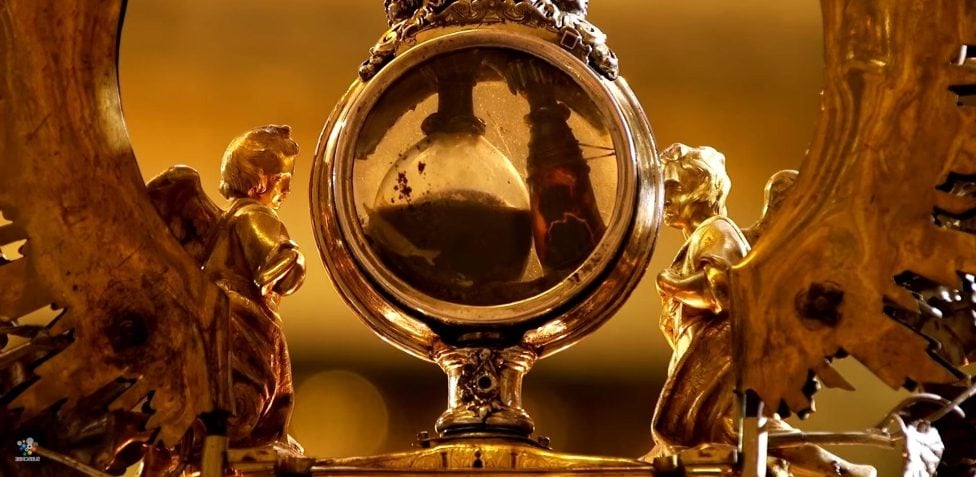 Napolitanos presenciam milagre de São Gennaro se repetir 2 Napolitanos presenciam milagre de San Gennaro se repetir