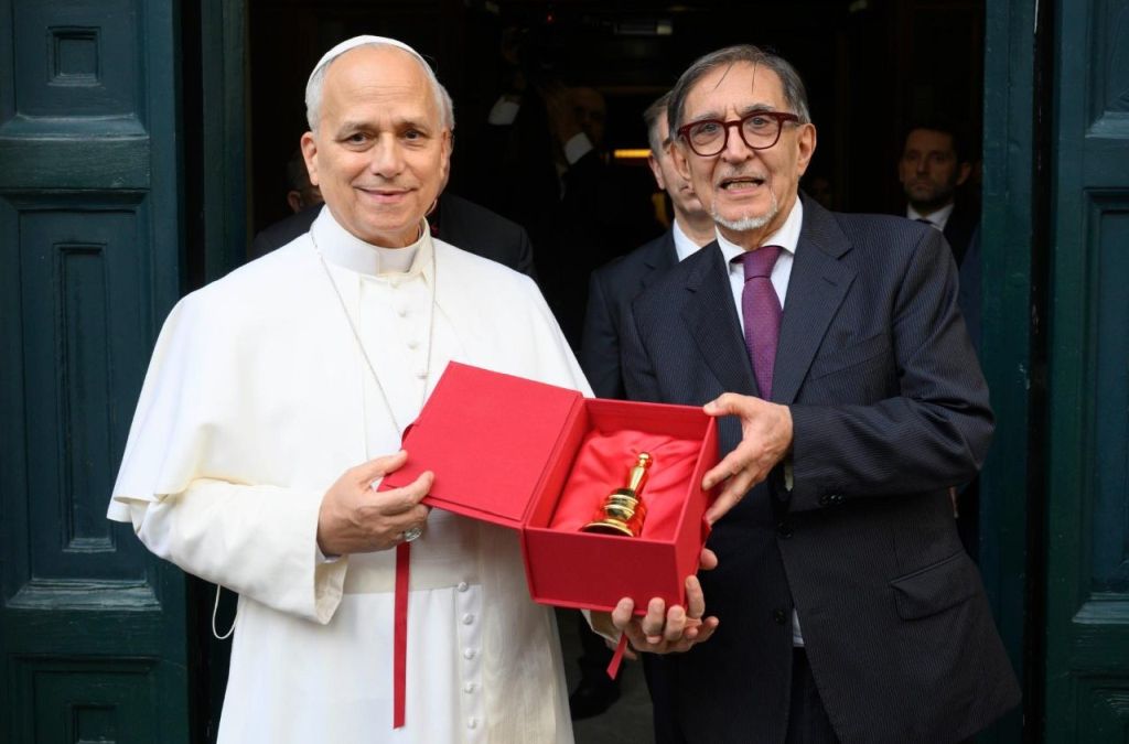 Papa Leão XIV visita exposição sobre a Bíblia na Biblioteca do Senado 5 Papa Leão XIV visita exposição sobre a Bíblia na Biblioteca do Senado