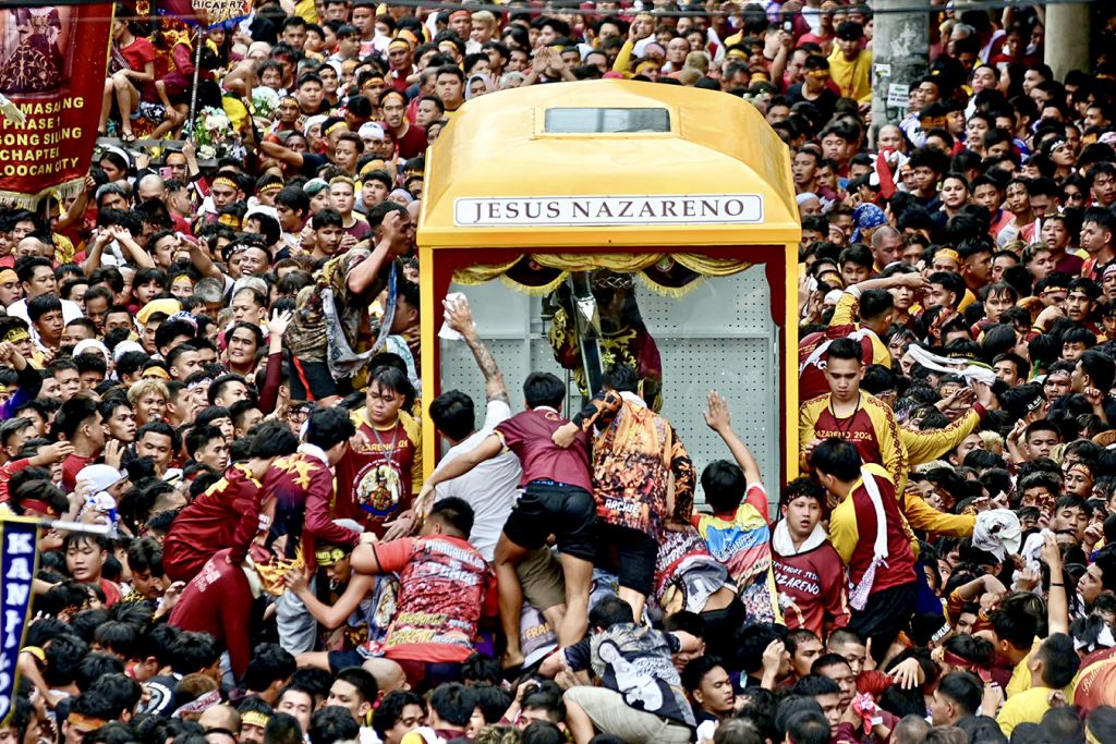 Filipinas: Procissão do Nazareno Negro atrai número recorde de devotos 2 Filipinas Procissao do Nazareno Negro atrai numero recorde de devotos
