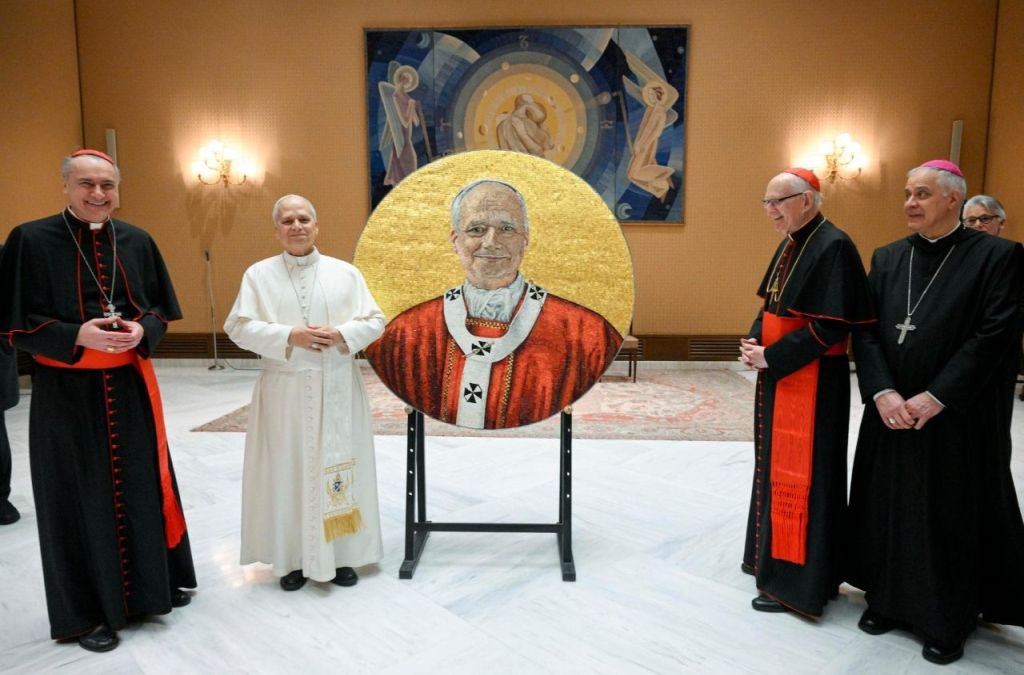 Mosaico retratando Leão XIV é apresentado ao Pontífice no Vaticano 3 Mosaico retratando Leao XIV e apresentado ao Pontifice no Vaticano 3
