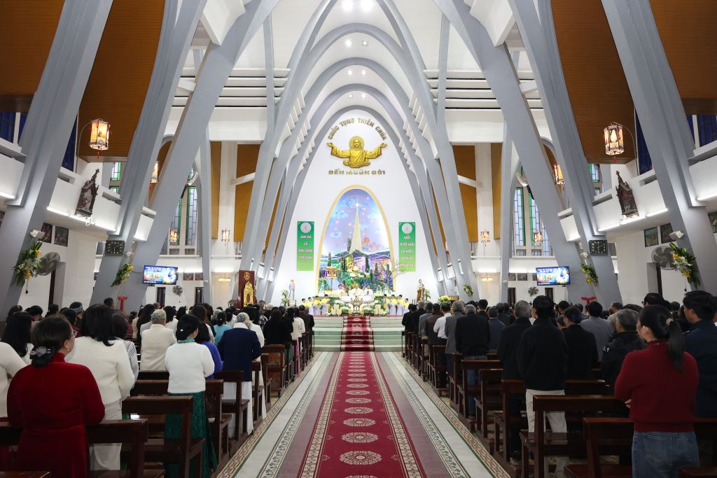 Vietnã: 61 novos Diáconos e nove Sacerdotes foram ordenados desde o início do ano 4 Vietna Arcebispo de Hue ordena 21 novos Diaconos 2 1