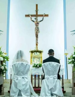 Padre colombiano é alvo de bullying por afirmar que cantor falecido não era casado pela Igreja 2 Foto: Unsplash