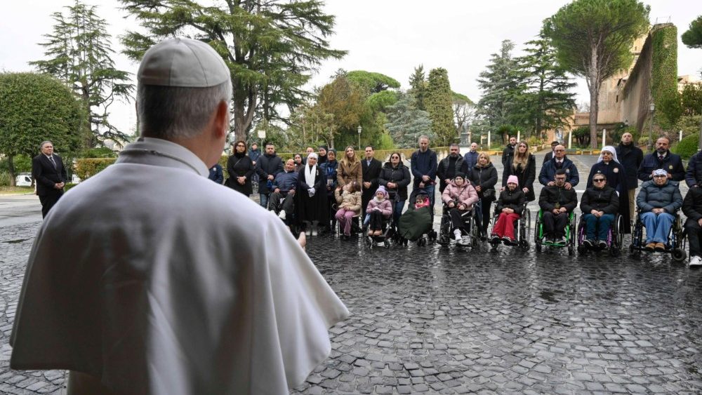 Leão XIV reza pelos enfermos na Gruta de Lourdes instalada nos Jardins do Vaticano 5 Leao XIV reza pelos enfermos na Gruta de Lourdes instalada nos Jardins do Vaticano 4