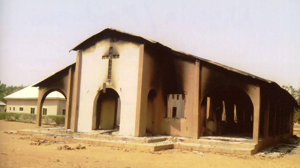 Mais um templo católico é incendiado criminosamente na Nigéria 2 Mais um templo catolico e incendiado criminosamente na Nigeria