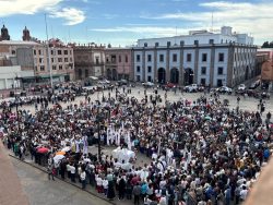 8 de março: feministas tentam incendiar uma Igreja no México 3 650270682 1356042659900498 1737258162876304776 n
