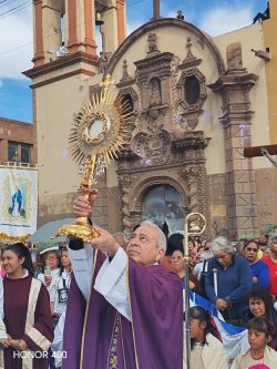 8 de março: feministas tentam incendiar uma Igreja no México 2 Fotos: Facebook Iglesia Potosina