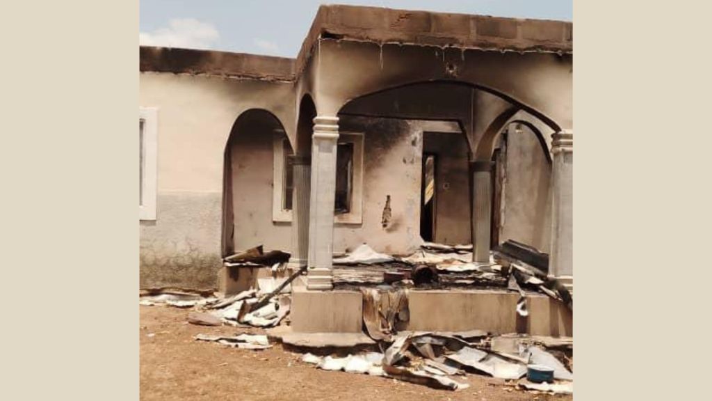 Criminosos armados assaltam e depredam templo católico na Nigéria 2 Criminosos armados assaltam e depredam templo catolico na Nigeria