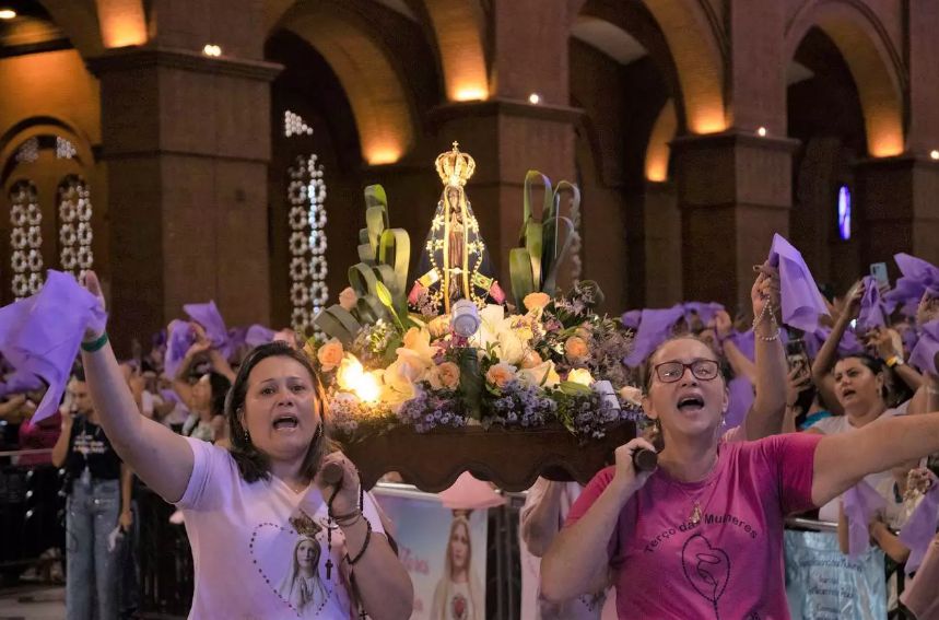 Santuário de Aparecida recebe 13ª Romaria Nacional do Terço das Mulheres 3 Santuario de Aparecida recebe 13a Romaria Nacional do Terco das Mulheres 1