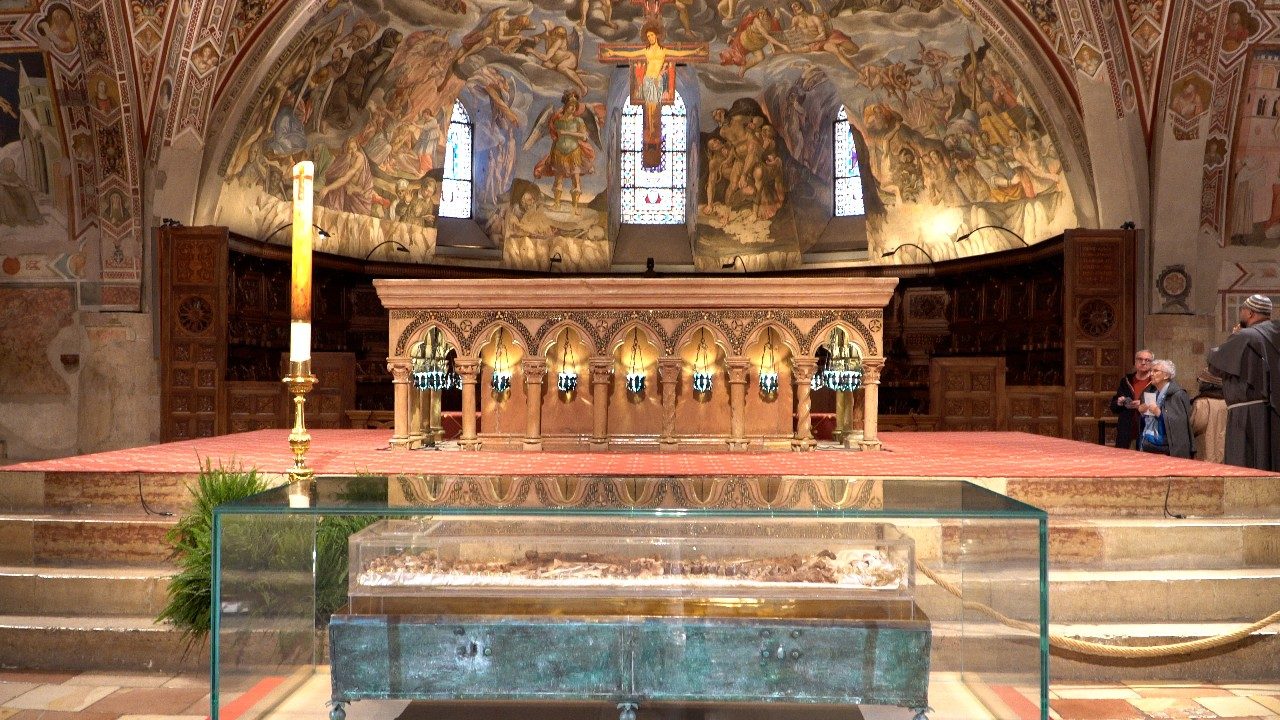 Veneração pública das relíquias de São Francisco de Assis chega ao fim 2 Veneracao publica das reliquias de Sao Francisco de Assis chega ao fim 1