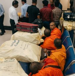 22 monges budistas presos no Sri Lanka envolvidos em contrabando de drogas 2 Foto: Kahutuwa/ Facebook