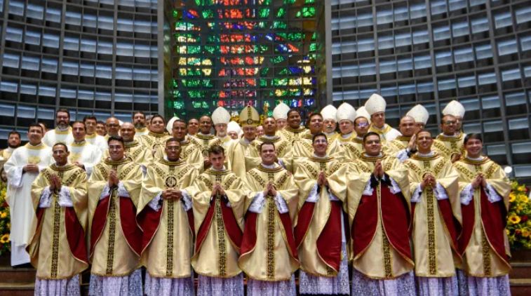 Cardeal Orani ordena 19 novos sacerdotes para a Arquidiocese do Rio de Janeiro 2 Cardeal Orani ordena 19 novos sacerdotes para a Arquidiocese do Rio de Janeiro