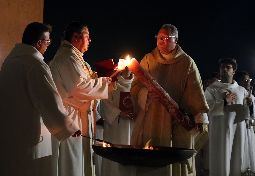 Círio Pascal do Santuário de Fátima recorda centenário das Aparições de Pontevedra 3 Cirio Pascal do Santuario de Fatima recorda centenario das Aparicoes de Pontevedra 2