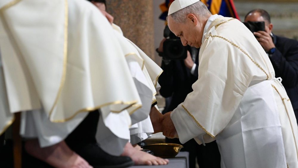 Papa Leão XIV lava os pés de doze sacerdotes na Missa da Ceia do Senhor 3 Papa Leao XIV lava os pes de doze sacerdotes na Missa da Ceia do Senhor 3