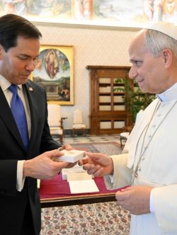 Papa Leão XIV e Marco Rubio: formalidade e cordialidade em um contexto difícil 2 Foto: Vatican News/ Facebook