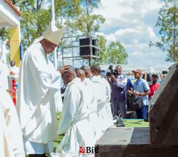 Ordenados seis novos sacerdotes em Angola 3 Foto: Governo da Província do Bié/ Facebook