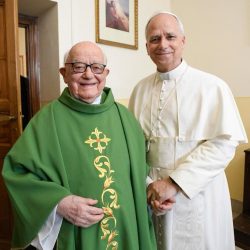 “Nunca me faltou nada” afirma sacerdote de 103 anos que continua celebrando missas no Vaticano 2 Foto: Vatican News/ Vatican Media