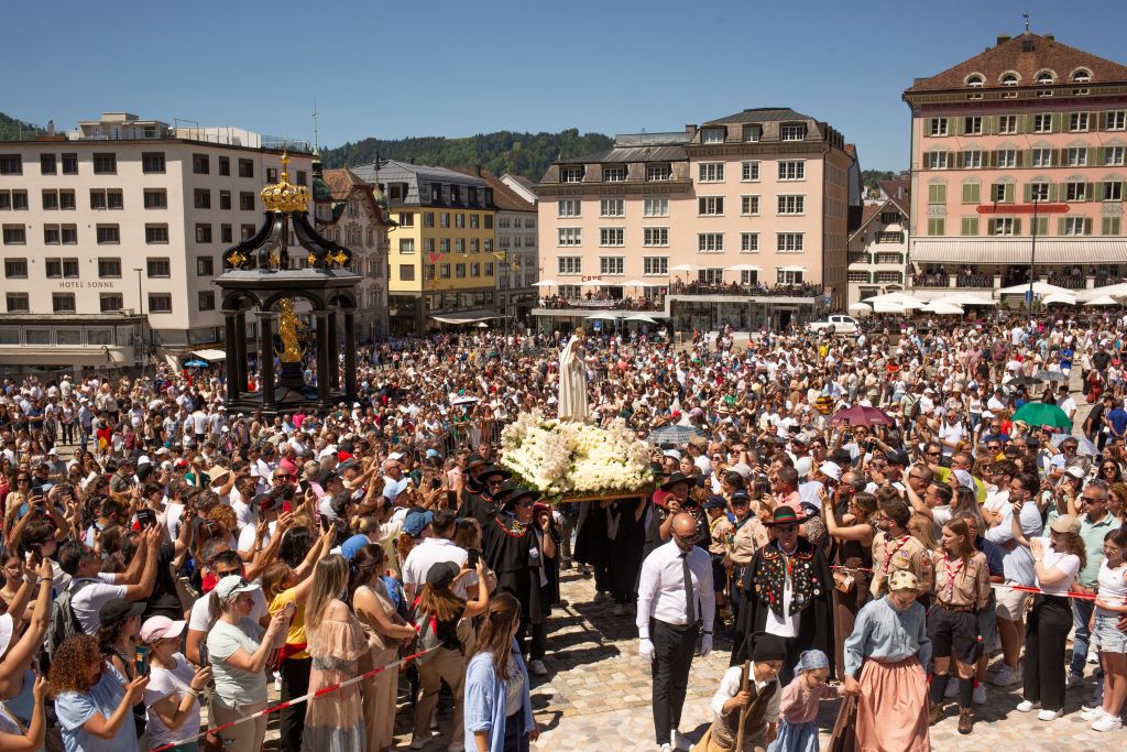 Imagem Peregrina de Nossa Senhora de Fátima visita a Suíça pela primeira vez 2 Imagem Peregrina de Nossa Senhora de Fatima visita a Suica pela primeira vez 1