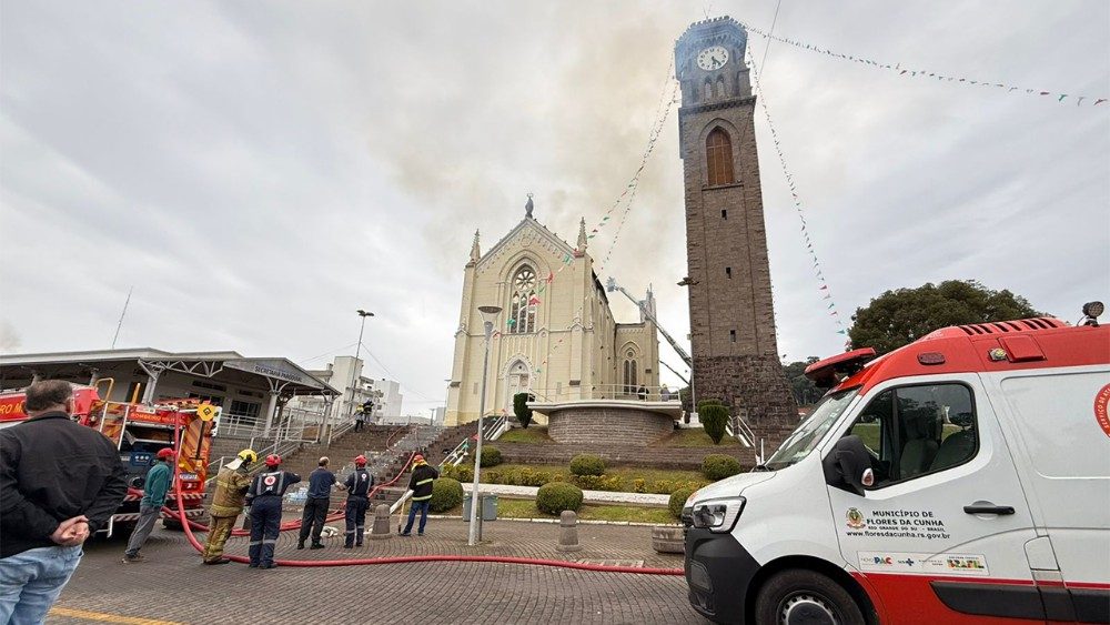 Imagem de Jesus sai ilesa de incêndio que destruiu parte de igreja centenária no Rio Grande do Sul 4 Imagem de Jesus sai ilesa de incendio que destruiu parte de igreja centenaria no Rio Grande do Sul 2