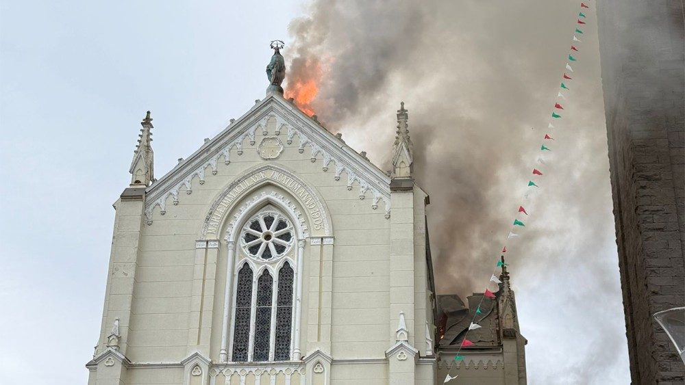Imagem de Jesus sai ilesa de incêndio que destruiu parte de igreja centenária no Rio Grande do Sul 3 Imagem de Jesus sai ilesa de incendio que destruiu parte de igreja centenaria no Rio Grande do Sul 3