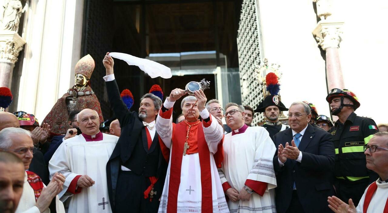 Milagre de São Gennaro se repete em Nápoles 2 Milagre de Sao Gennaro se repete em Napoles