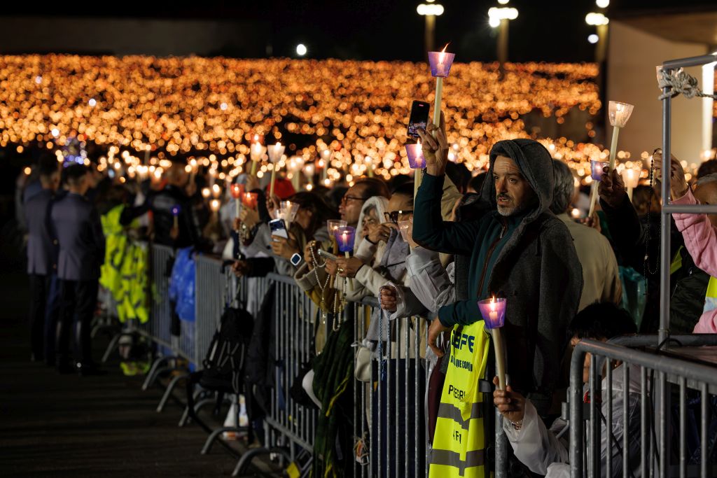 Santuário de Fátima acolhe milhares de fiéis para a Festa da Padroeira 5 Santuario de Fatima acolhe milhares de fieis para a Festa da Padroeira 3