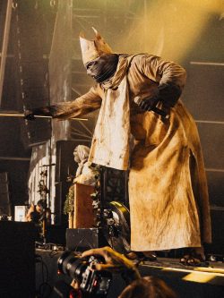 Profanação do sagrado: “bispo” satânico no palco do Hellfest 2026 4 Foto: Hellfest Open Air Festival/ Facebook