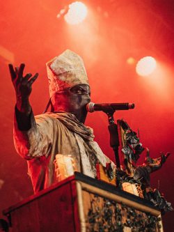 Profanação do sagrado: “bispo” satânico no palco do Hellfest 2026 2 Foto: Hellfest Open Air Festival/ Facebook