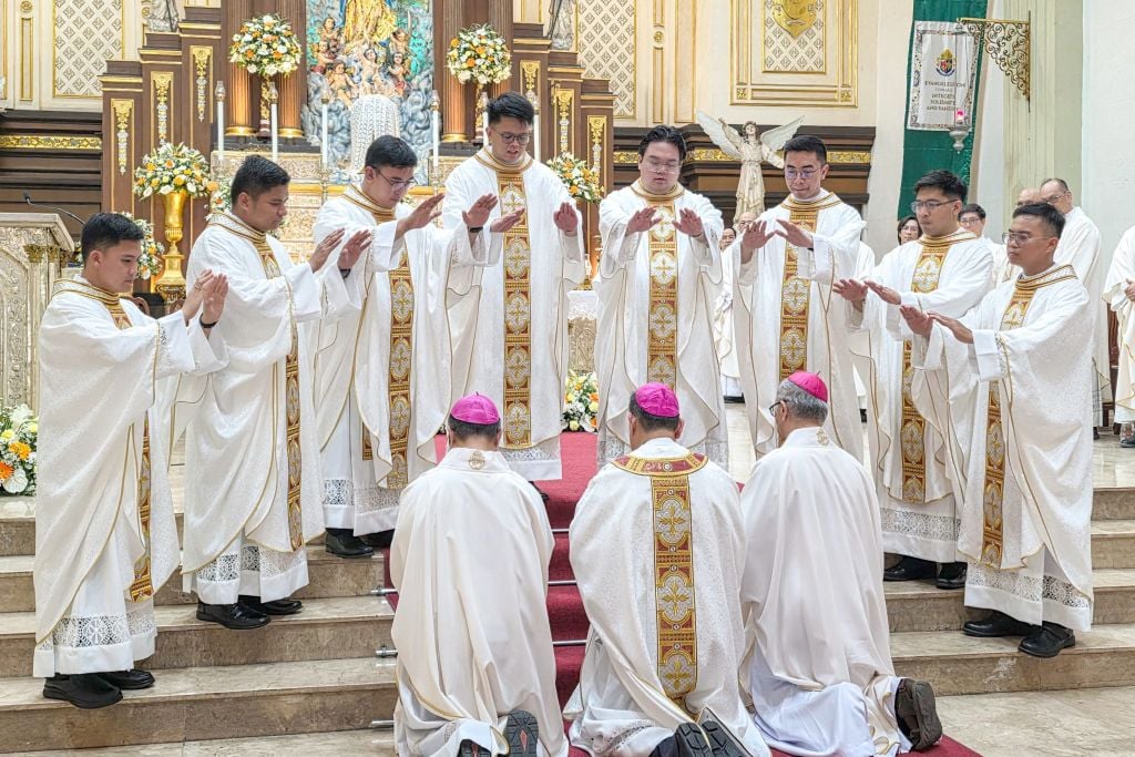 Bispo de Malolos ordena oito novos sacerdotes e reforça chamado à humildade 2 Bispo de Malolos ordena oito novos sacerdotes e reforca chamado a humildade