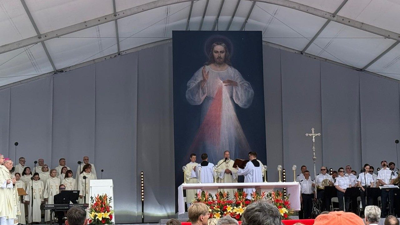 Congresso Apostólico Mundial da Misericórdia é iniciado na Lituânia 2 Congresso Apostolico Mundial da Misericordia e iniciado na Lituania 2