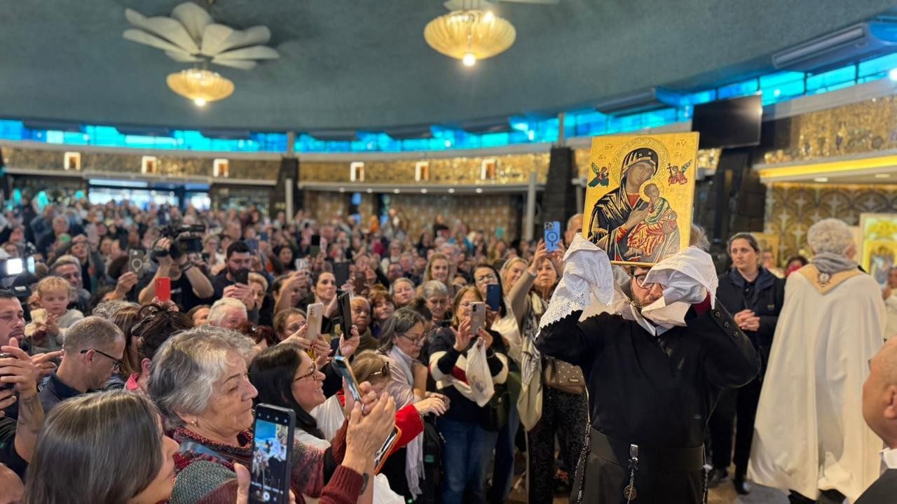 Festa de Nossa Senhora do Perpétuo Socorro reúne mais de 125 mil devotos em Curitiba 2 Festa de Nossa Senhora do Perpetuo Socorro reune mais de 125 mil devotos em Curitiba 1