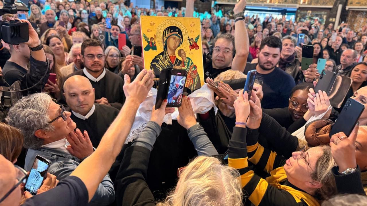 Festa de Nossa Senhora do Perpétuo Socorro reúne mais de 125 mil devotos em Curitiba 5 Festa de Nossa Senhora do Perpetuo Socorro reune mais de 125 mil devotos em Curitiba 4
