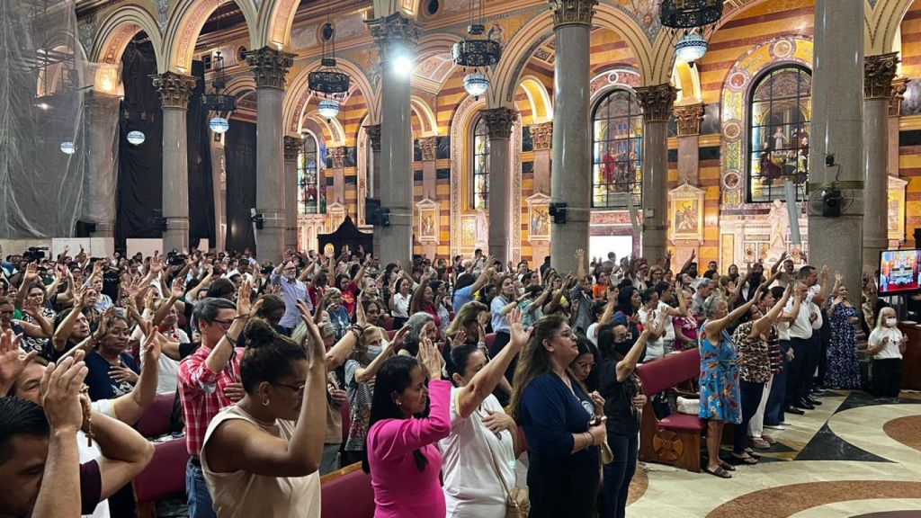 Imagem de Nossa Senhora de Nazaré viaja o equivalente a uma volta e meia na Terra 4 Imagem de Nossa Senhora de Nazare viaja o equivalente a uma volta e meia na Terra 3